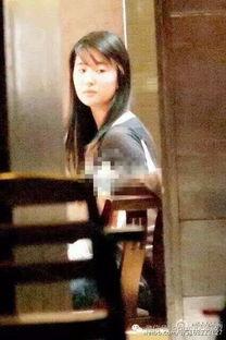 刘亦菲妈妈吃瓜