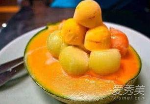 小孩吃哈密瓜吃芒果,小宝贝的哈密瓜与芒果盛宴