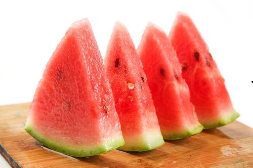 立夏过后吃瓜图片